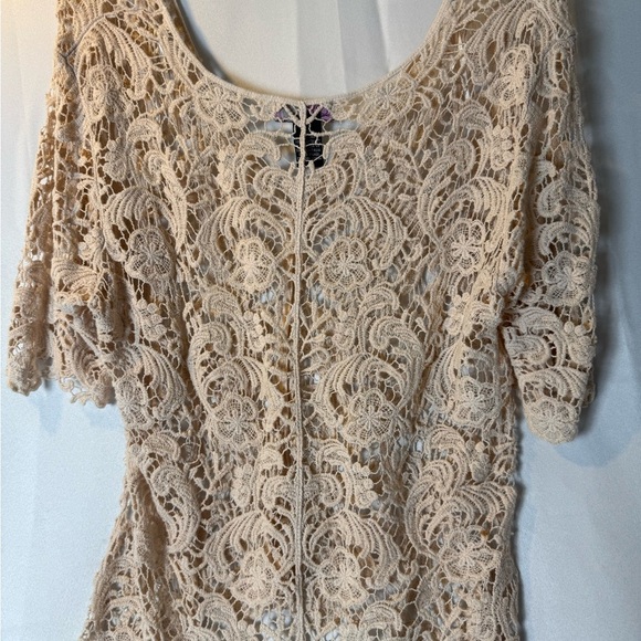 Cream Blouse with Elegant Design - Picture 6 of 8